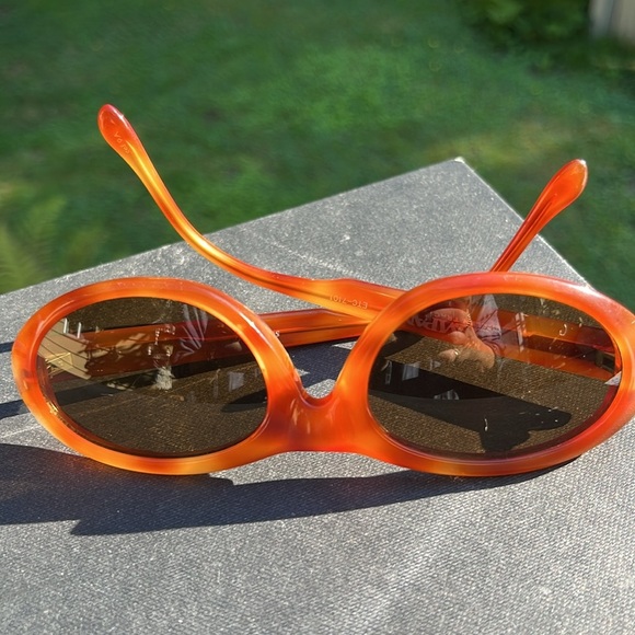 Vintage 90s Ellen Tracy Sunglasses - Picture 5 of 5